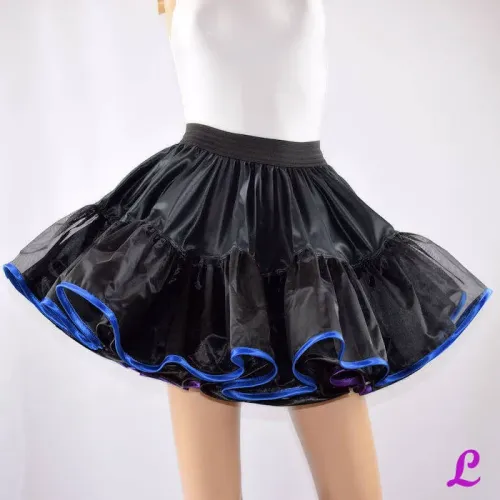 Schwarzer Petticoat dreilagig Schwarzer Petticoat dreilagig