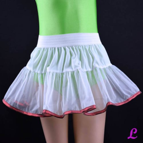 Weißer Petticoat für Karneval für Kinder. Dieser ist einlagig mit Einfass-band, Lurex rot. Weißer Petticoat für Karneval für Kinder. Dieser ist einlagig mit Einfass-band, Lurex rot.
