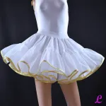Mobile Preview: Für die Profis der weiße, rollierte und dreilagige Petticoat. Als Saumabschluss hat er Einfass-band Lurex gold.